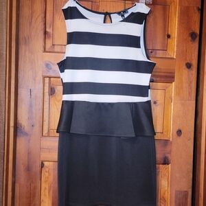 Iris Basic Sz XL Striped black & white dress. Very classy🍸. Like new!